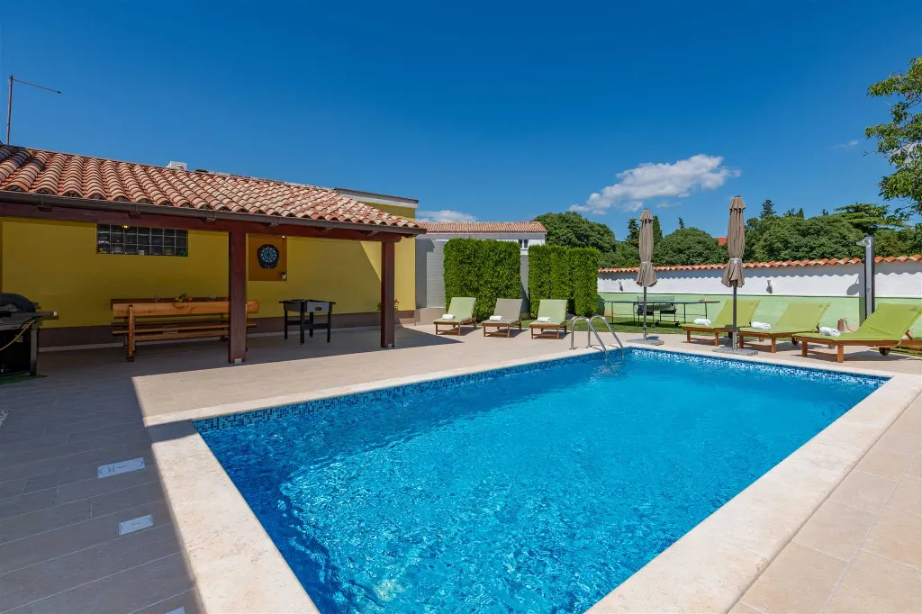 House with Private Pool and Fenced Garden in Svetvinčenat