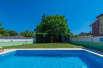 House with Private Pool and Fenced Garden in Svetvinčenat