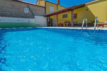 House with Private Pool and Fenced Garden in Svetvinčenat