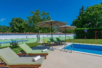 House with Private Pool and Fenced Garden in Svetvinčenat