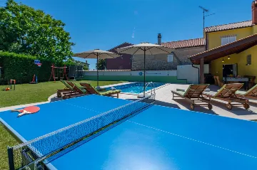 House with Private Pool and Fenced Garden in Svetvinčenat