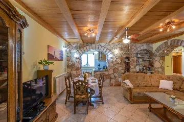 House with Private Pool and Fenced Garden in Svetvinčenat