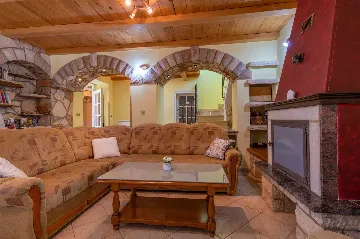 House with Private Pool and Fenced Garden in Svetvinčenat