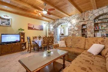 House with Private Pool and Fenced Garden in Svetvinčenat