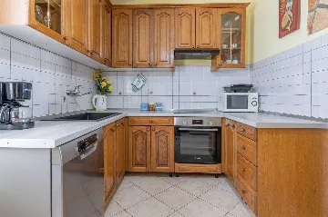 House with Private Pool and Fenced Garden in Svetvinčenat