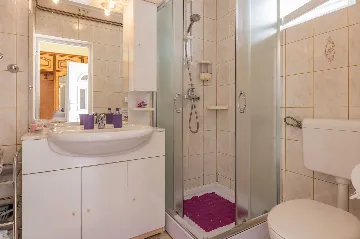 House with Private Pool and Fenced Garden in Svetvinčenat