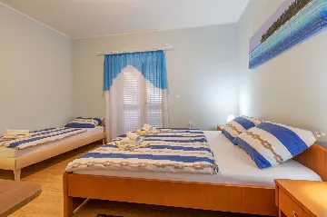 House with Private Pool and Fenced Garden in Svetvinčenat