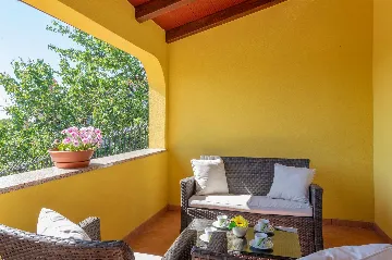 House with Private Pool and Fenced Garden in Svetvinčenat