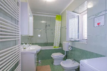 House with Private Pool and Fenced Garden in Svetvinčenat