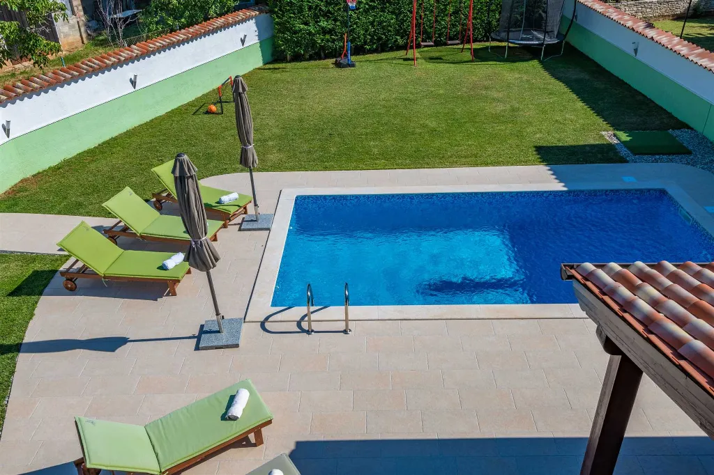 House with Private Pool and Fenced Garden in Svetvinčenat