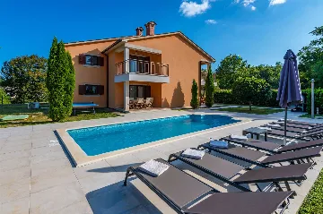 7-Bedroom House in Nedešćina for up to 15