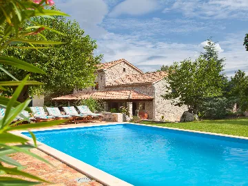 5-Bedroom Villa in Labin with Private Pool