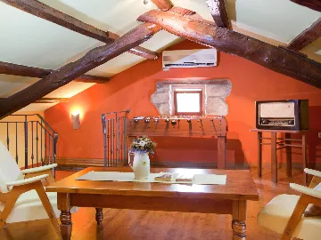 5-Bedroom Villa in Labin with Private Pool