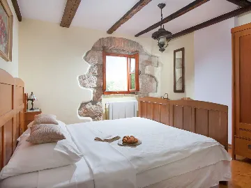 5-Bedroom Villa in Labin with Private Pool