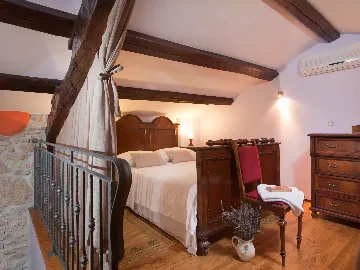 5-Bedroom Villa in Labin with Private Pool