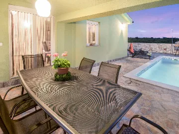 Pet-Friendly 2-Bedroom House in Bale