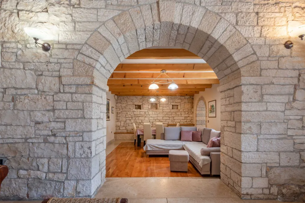 House with Private Pool in Žminj (Up to 6 Guests)