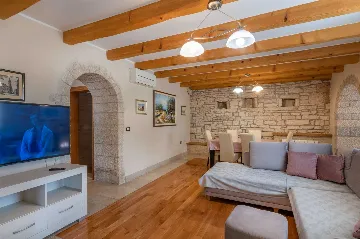 House with Private Pool in Žminj (Up to 6 Guests)