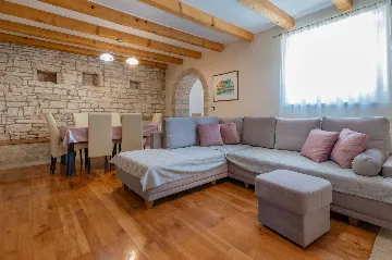House with Private Pool in Žminj (Up to 6 Guests)