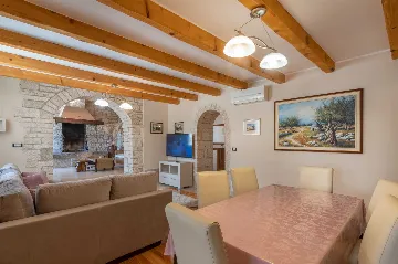 House with Private Pool in Žminj (Up to 6 Guests)