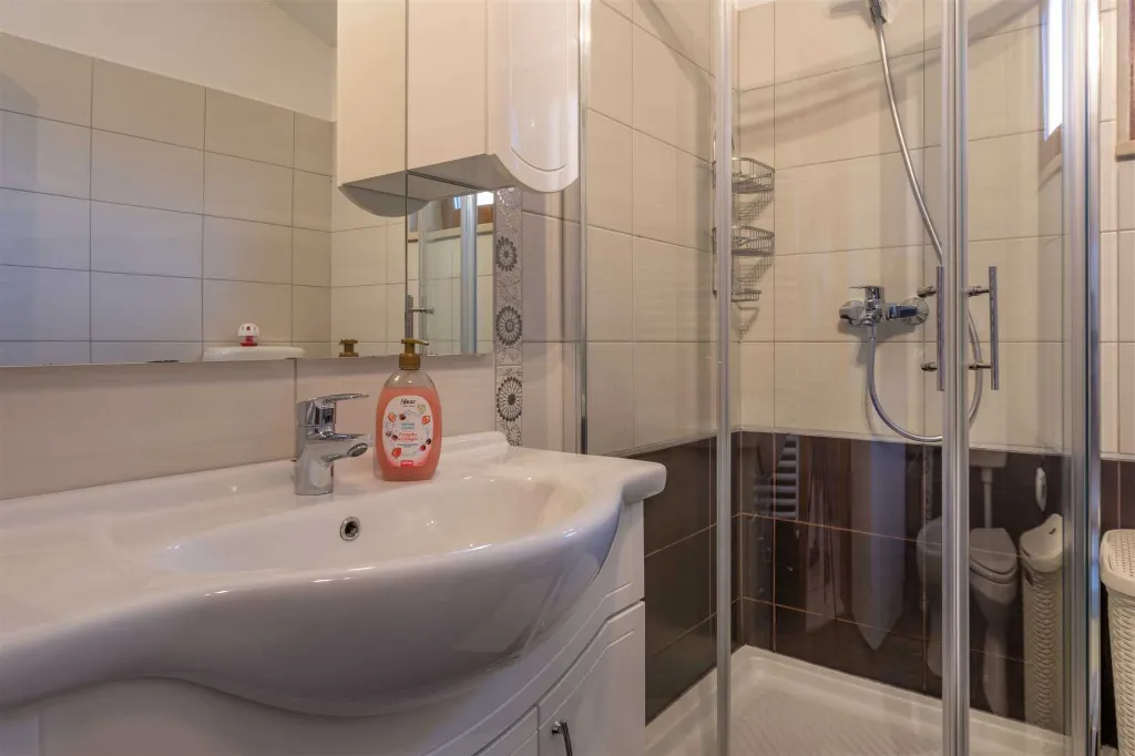 House with Private Pool in Žminj (Up to 6 Guests)