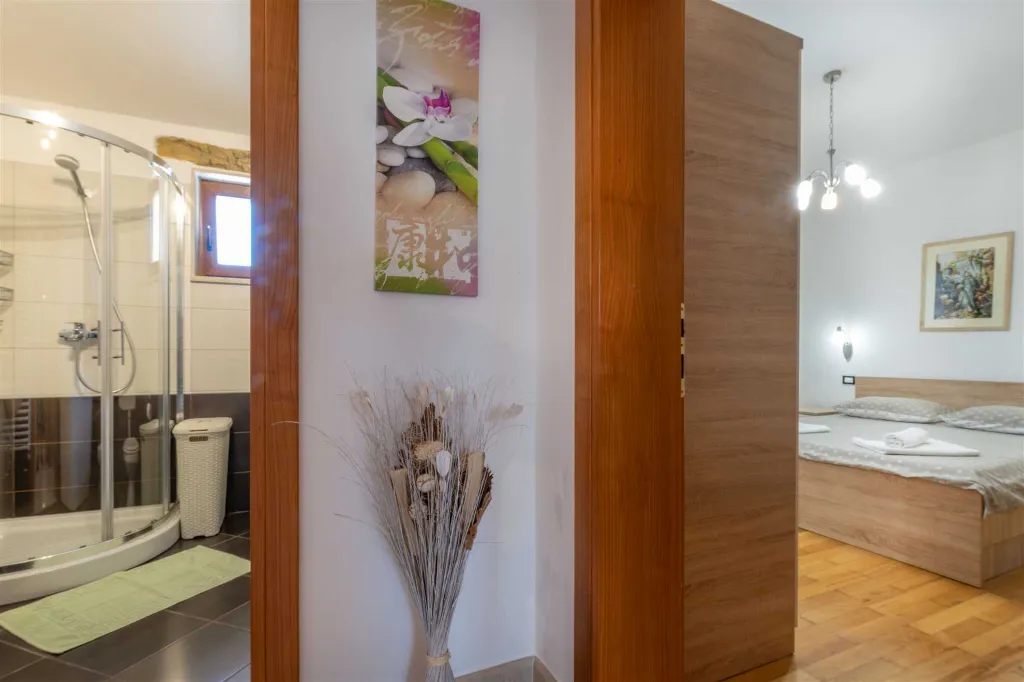 House with Private Pool in Žminj (Up to 6 Guests)