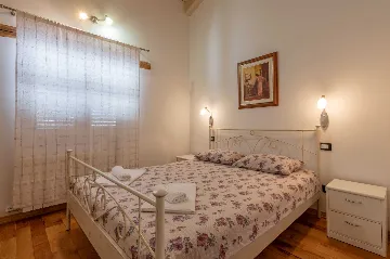 House with Private Pool in Žminj (Up to 6 Guests)