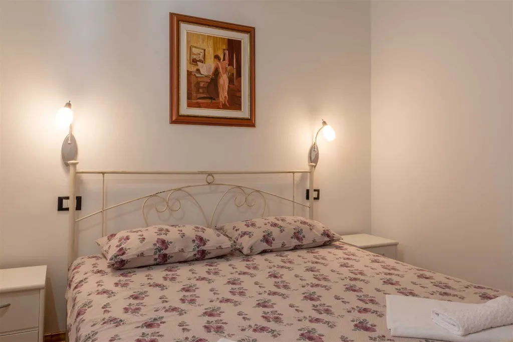 House with Private Pool in Žminj (Up to 6 Guests)