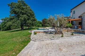 House with Private Pool in Žminj (Up to 6 Guests)