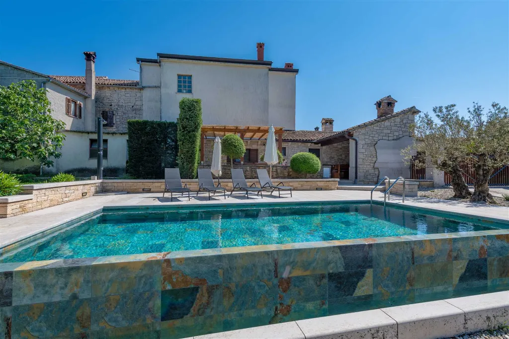 House with Private Pool in Žminj (Up to 6 Guests)