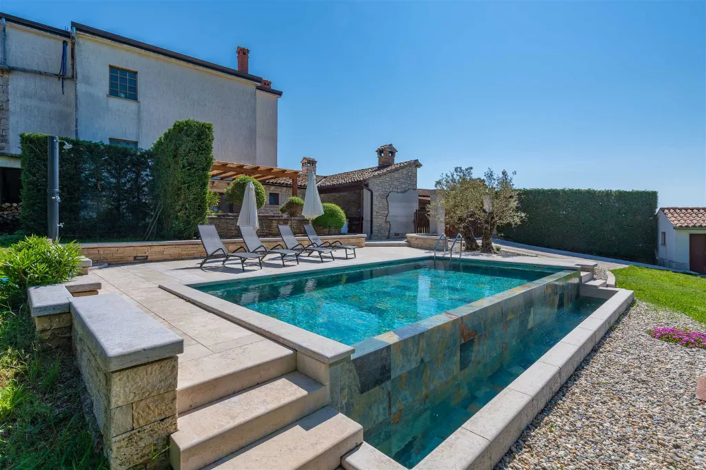 House with Private Pool in Žminj (Up to 6 Guests)