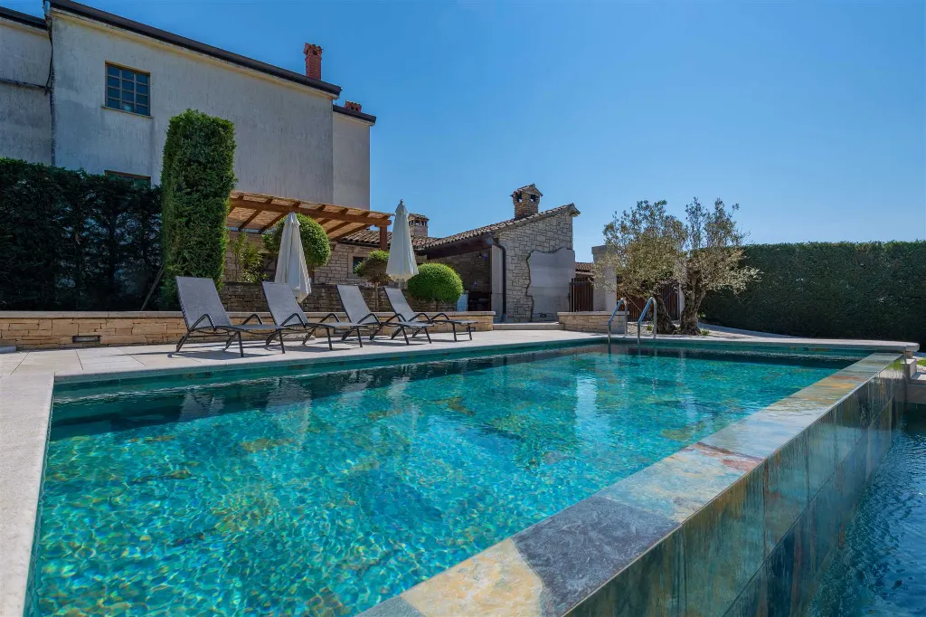 House with Private Pool in Žminj (Up to 6 Guests)
