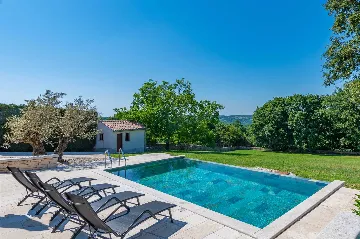House with Private Pool in Žminj (Up to 6 Guests)
