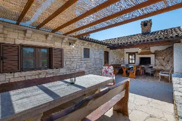 House with Private Pool in Žminj (Up to 6 Guests)