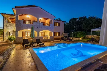 House in Trget for Up to 18 Guests