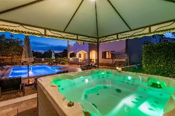 House in Trget for Up to 18 Guests