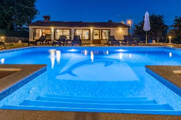 House in Trget for Up to 18 Guests