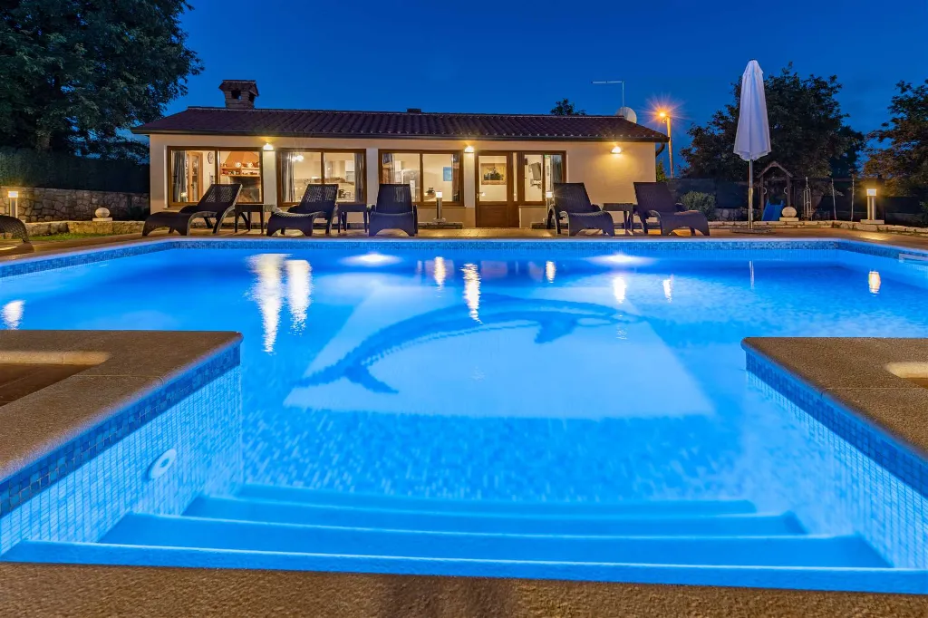 House in Trget for Up to 18 Guests