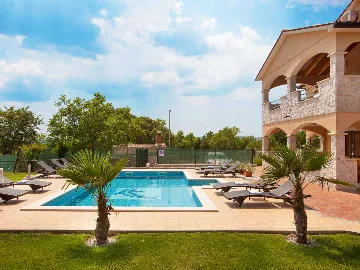 House in Trget for Up to 18 Guests