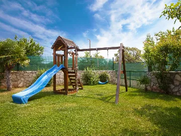 House in Trget for Up to 18 Guests