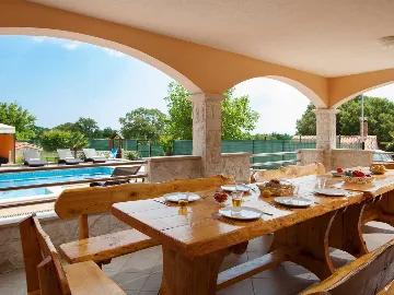 House in Trget for Up to 18 Guests