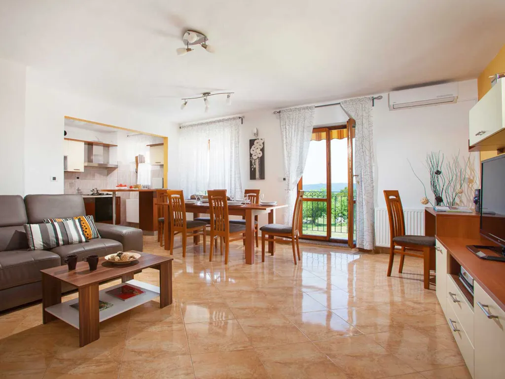 House in Trget for Up to 18 Guests