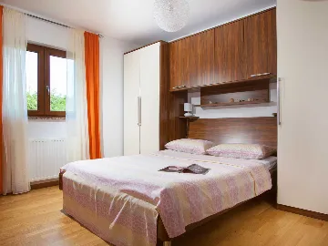 House in Trget for Up to 18 Guests