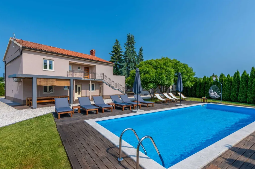 Spacious House in Pazin for Up to 14 Guests