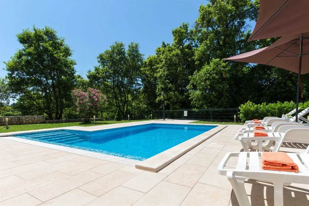 4-Bedroom House with Pool & Private Yard in Labin