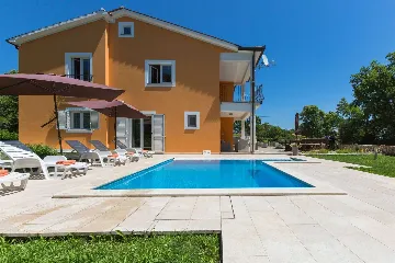 4-Bedroom House with Pool & Private Yard in Labin