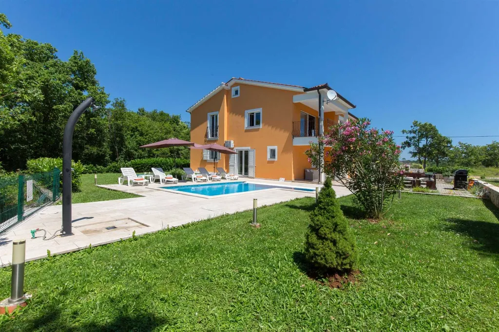 4-Bedroom House with Pool & Private Yard in Labin