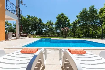 4-Bedroom House with Pool & Private Yard in Labin