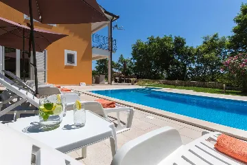 4-Bedroom House with Pool & Private Yard in Labin
