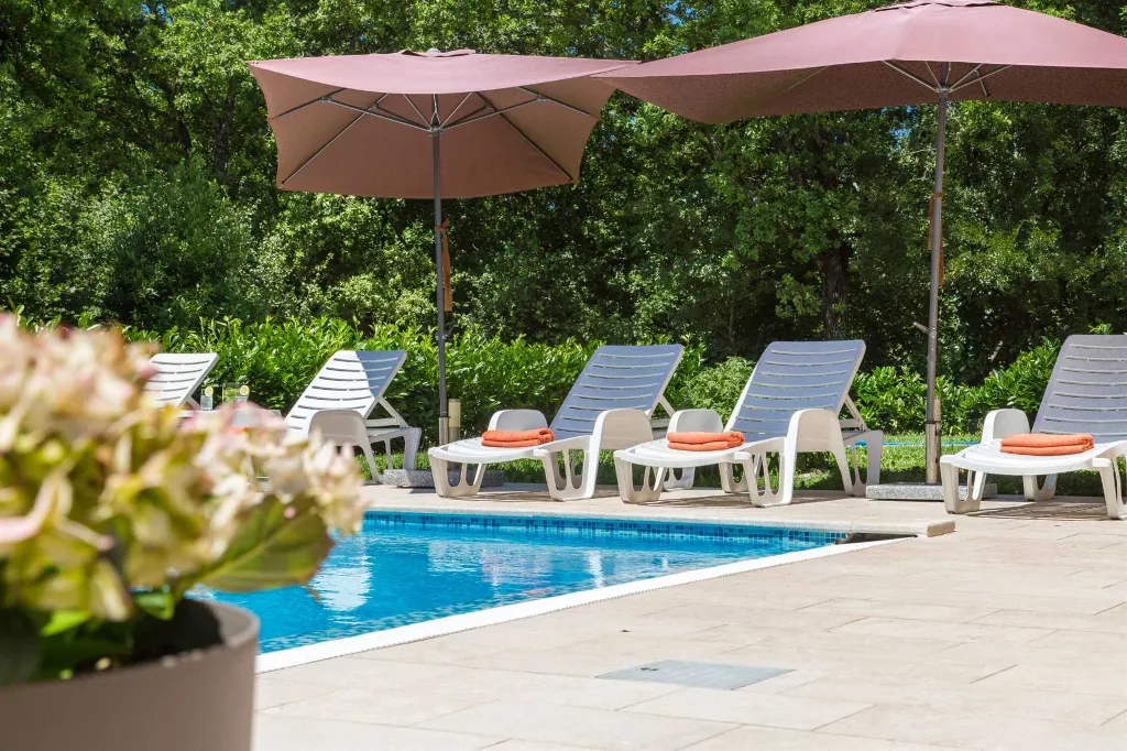 4-Bedroom House with Pool & Private Yard in Labin